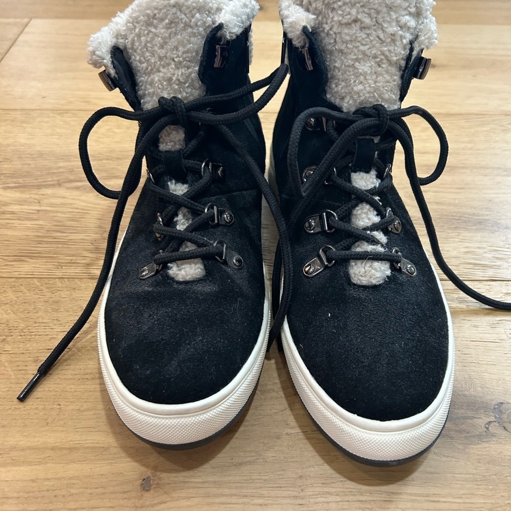 Blondo Black and Cream Footwear